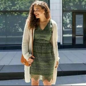 BANANA Republic Women's Lace Fit & Flare Dress V-Neck Sleeveless Pockets sz 4